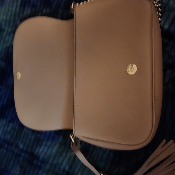 Gucci Tan Leather Crossbody Bag with Chain Strap - Picture 3 of 7